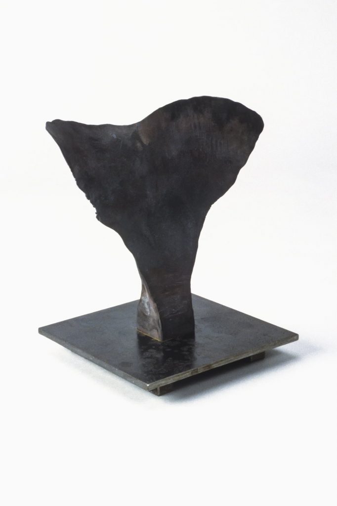 steel sculpture "metamorphose" (2001) by Andree Thielemann