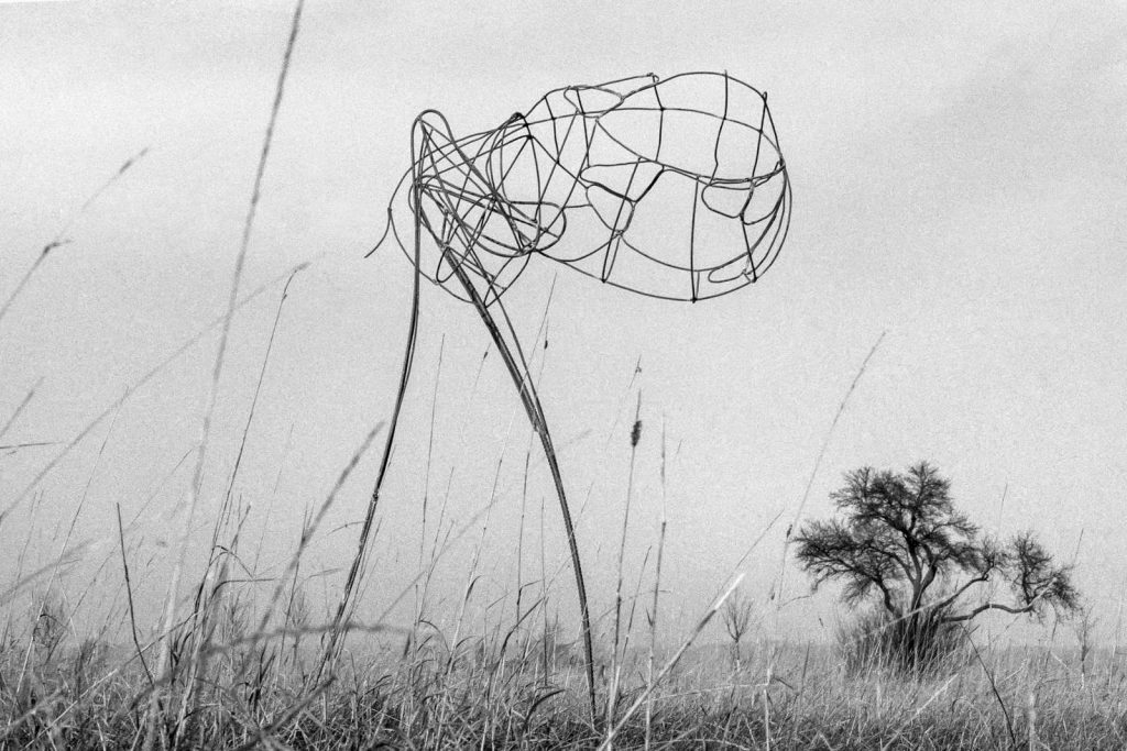 steel sculpture "kopflaeufer" (1999) by Andree Thielemann