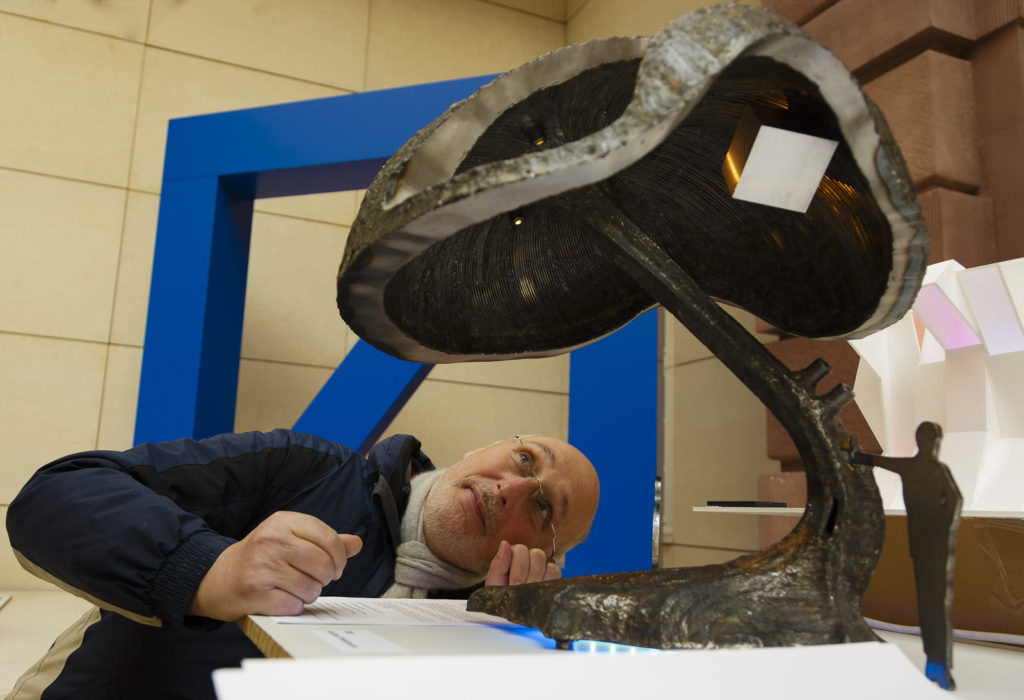 schutzschirm (2015) steel sculpture "schutzschirm" (2015) by Andree Thielemann