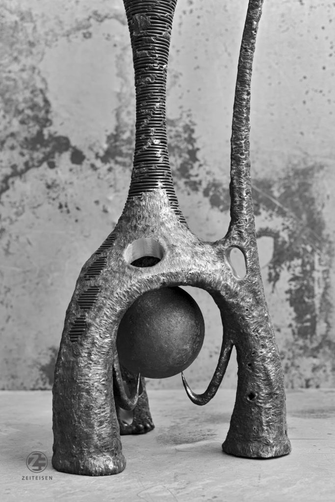 steel sculpture "kugelhalter" (2019) by Andree Thielemann