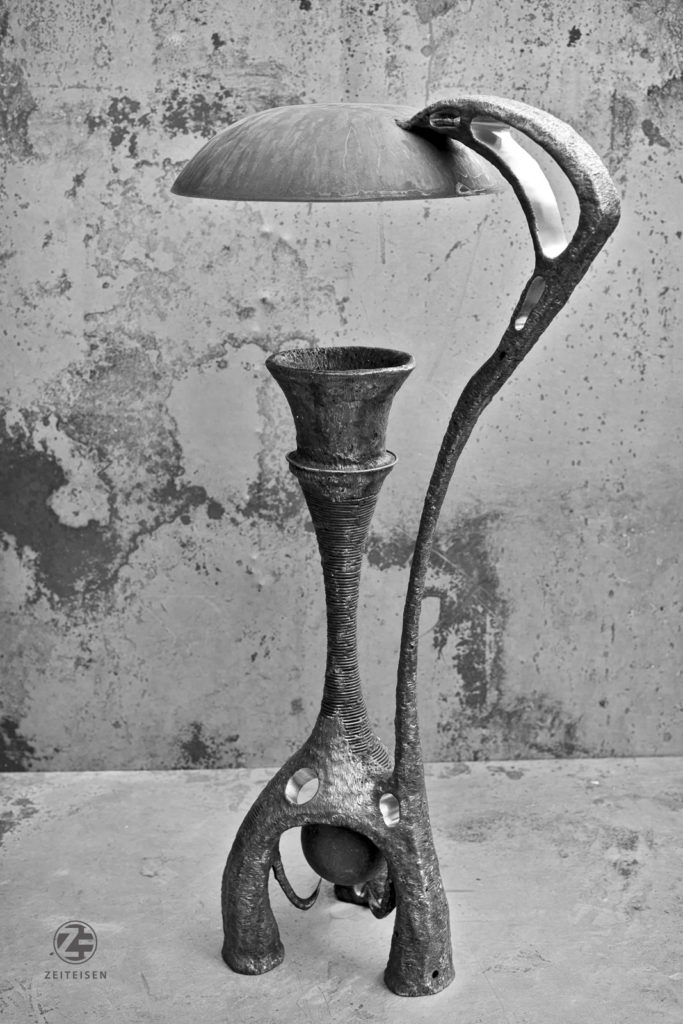 steel sculpture "kugelhalter" (2019) by Andree Thielemann